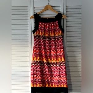 Perfect dress for the office and a night out.